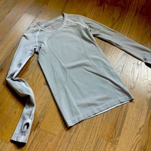 Long sleeve LuLulemon Shirt